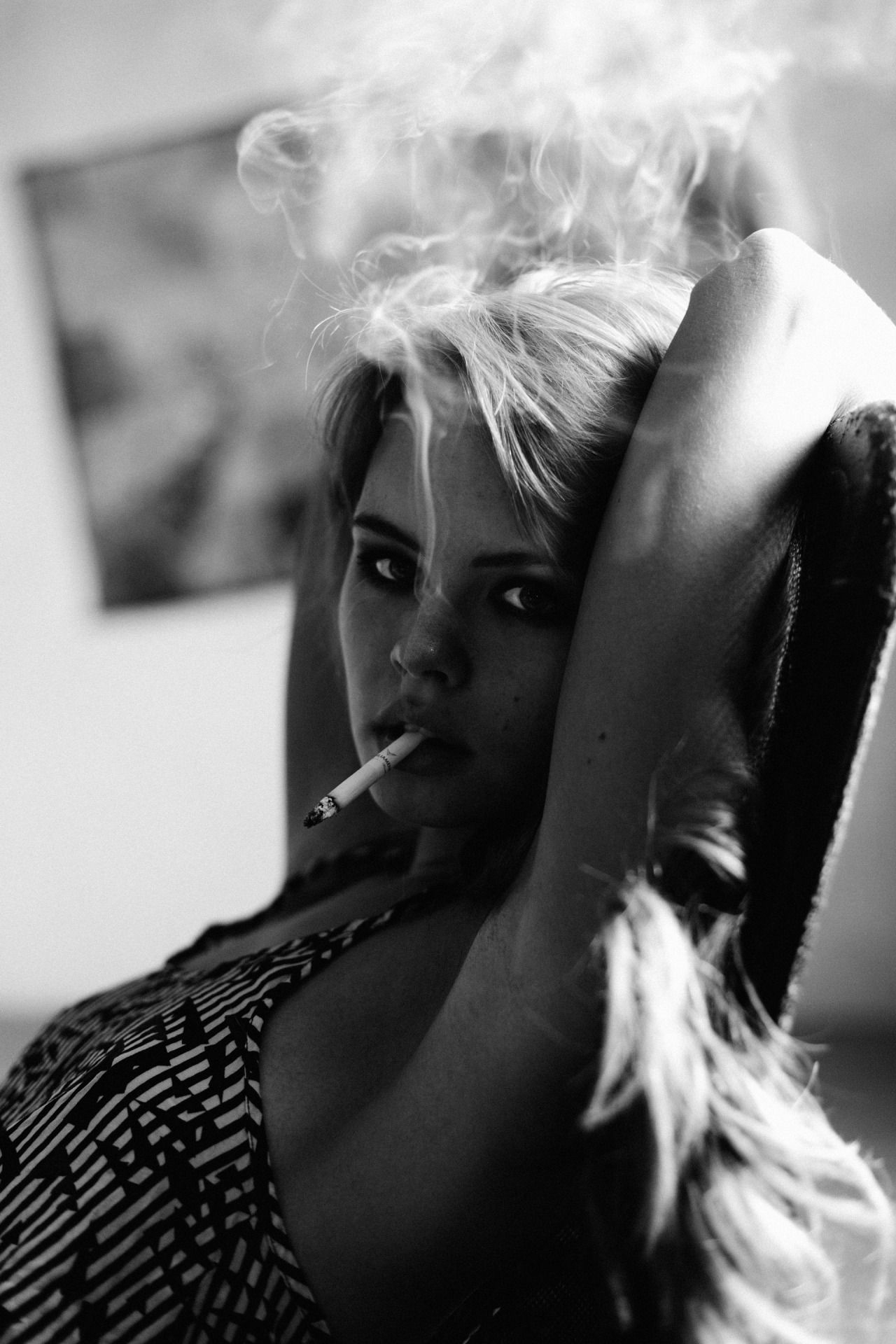 красивые фото девушек с сигаретой