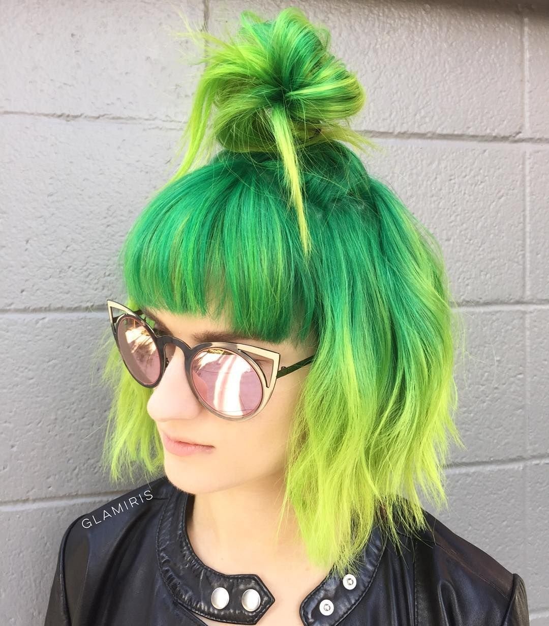 Можно зеленые волосы. Зеленые волосы. Короткие прически с зелеными волосами. Зелёные волосы каре. Яркие зелёные волосы.