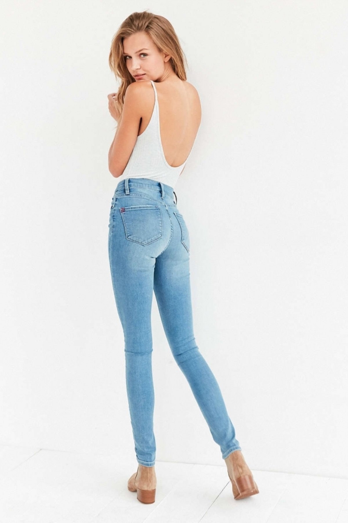 Девочки джинсах каталог. Жозефин Скривер в джинсах. Жозефин Скривер в обтягивающих джинсах. Кэти Саммерс Jeans. Джинсы для девочек.