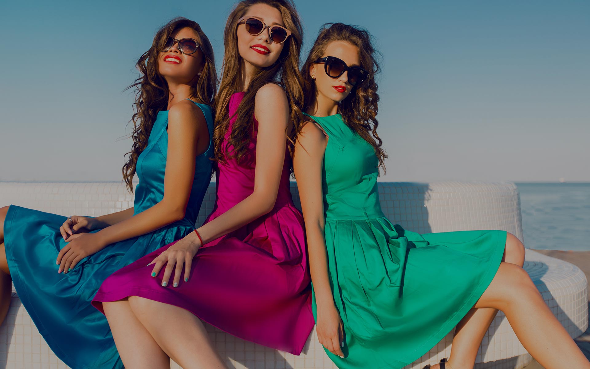 Three women. Модные подруги. Три девушки в платьях. Девушки в ярких платьях. Несколько девушек в платьях.