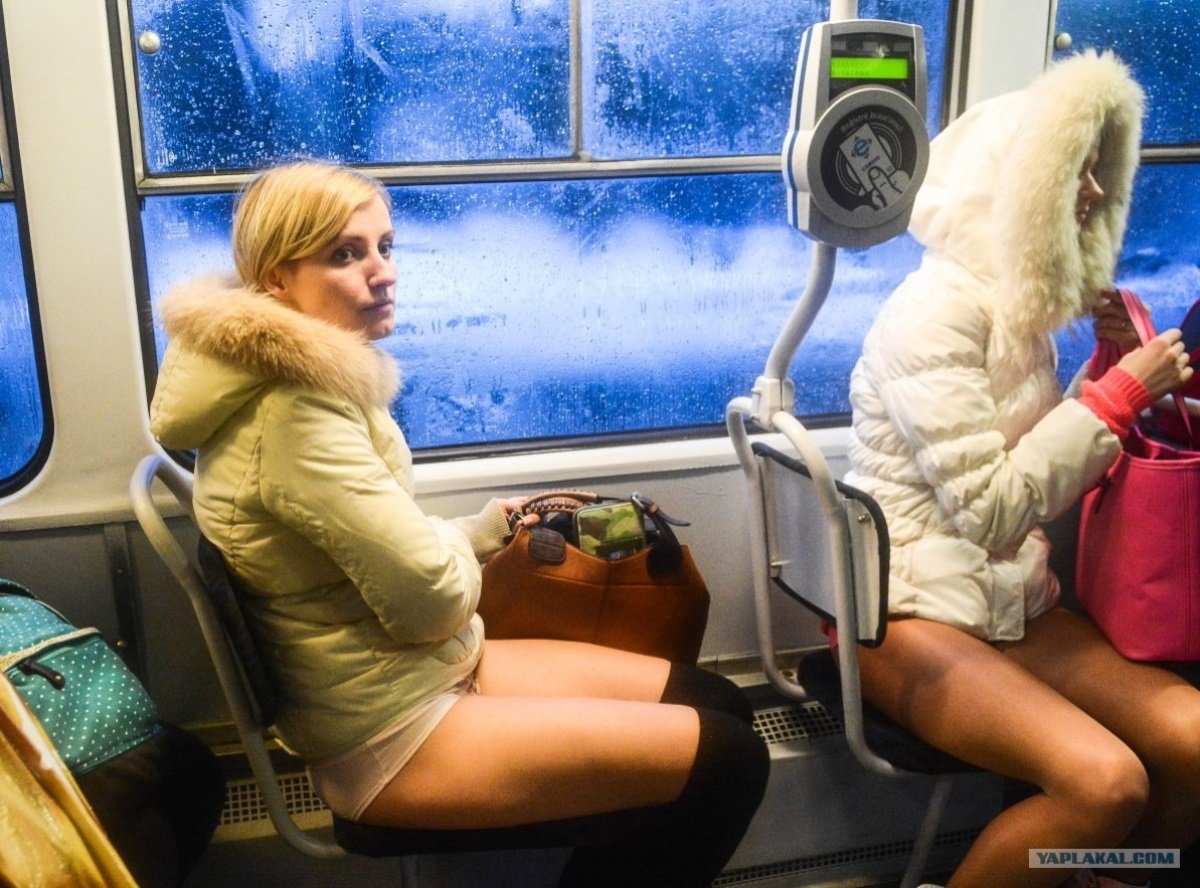 Женщины в общественном транспорте