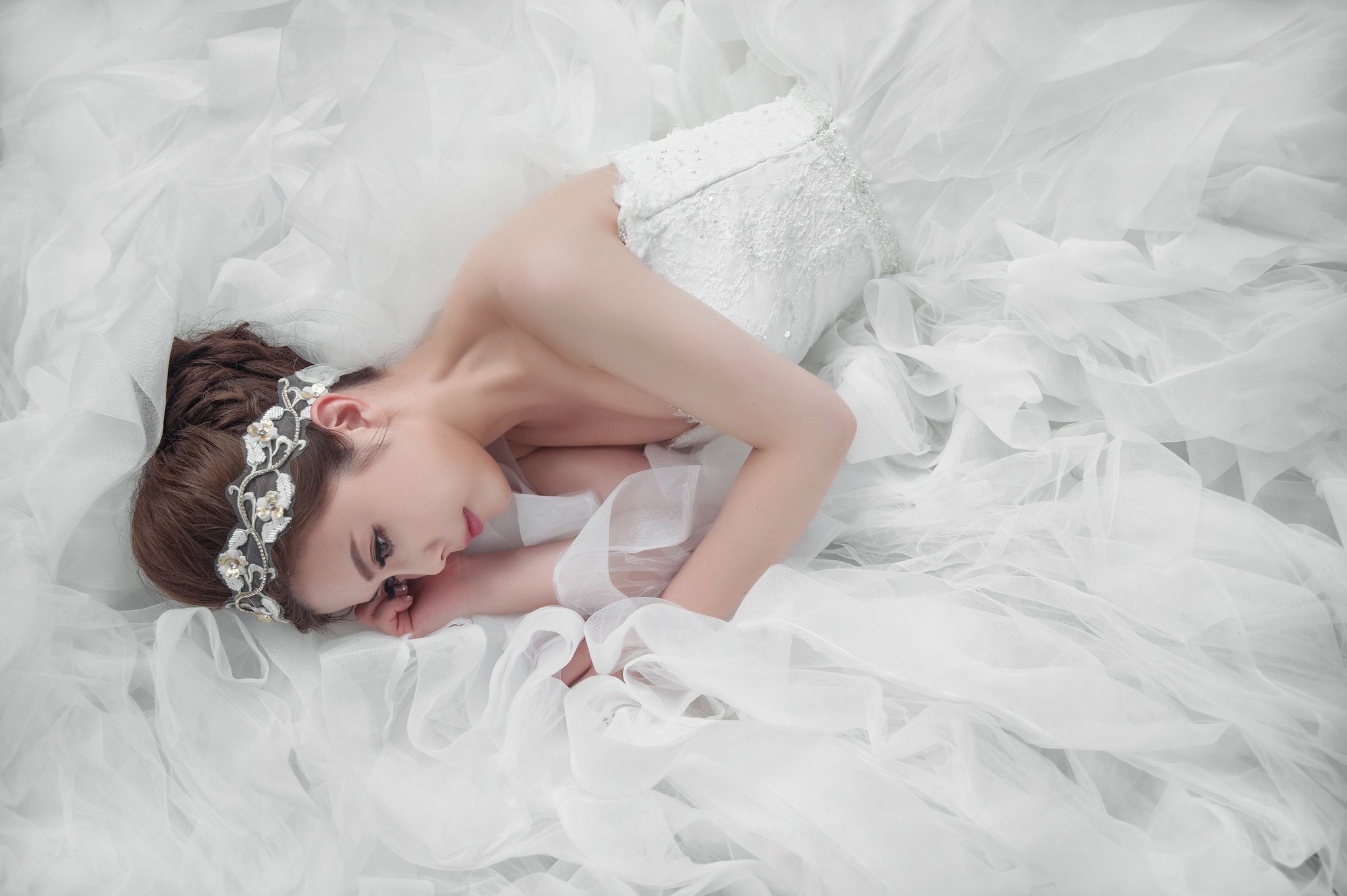 К чему снится женщина в свадебном платье