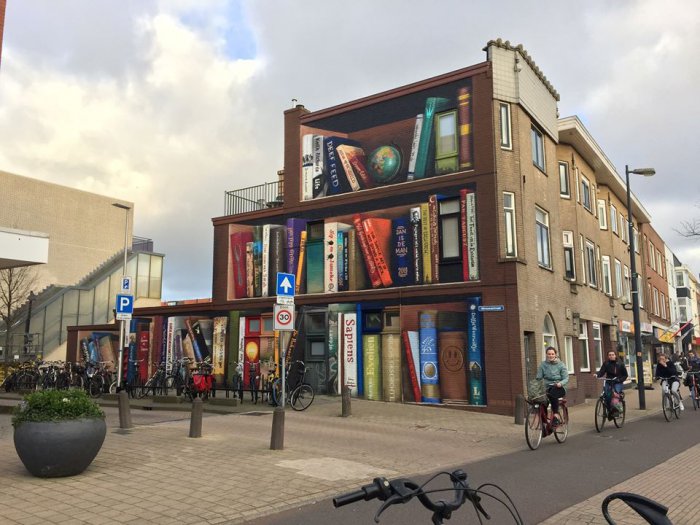 Дом-книжный шкаф в Нидерландах