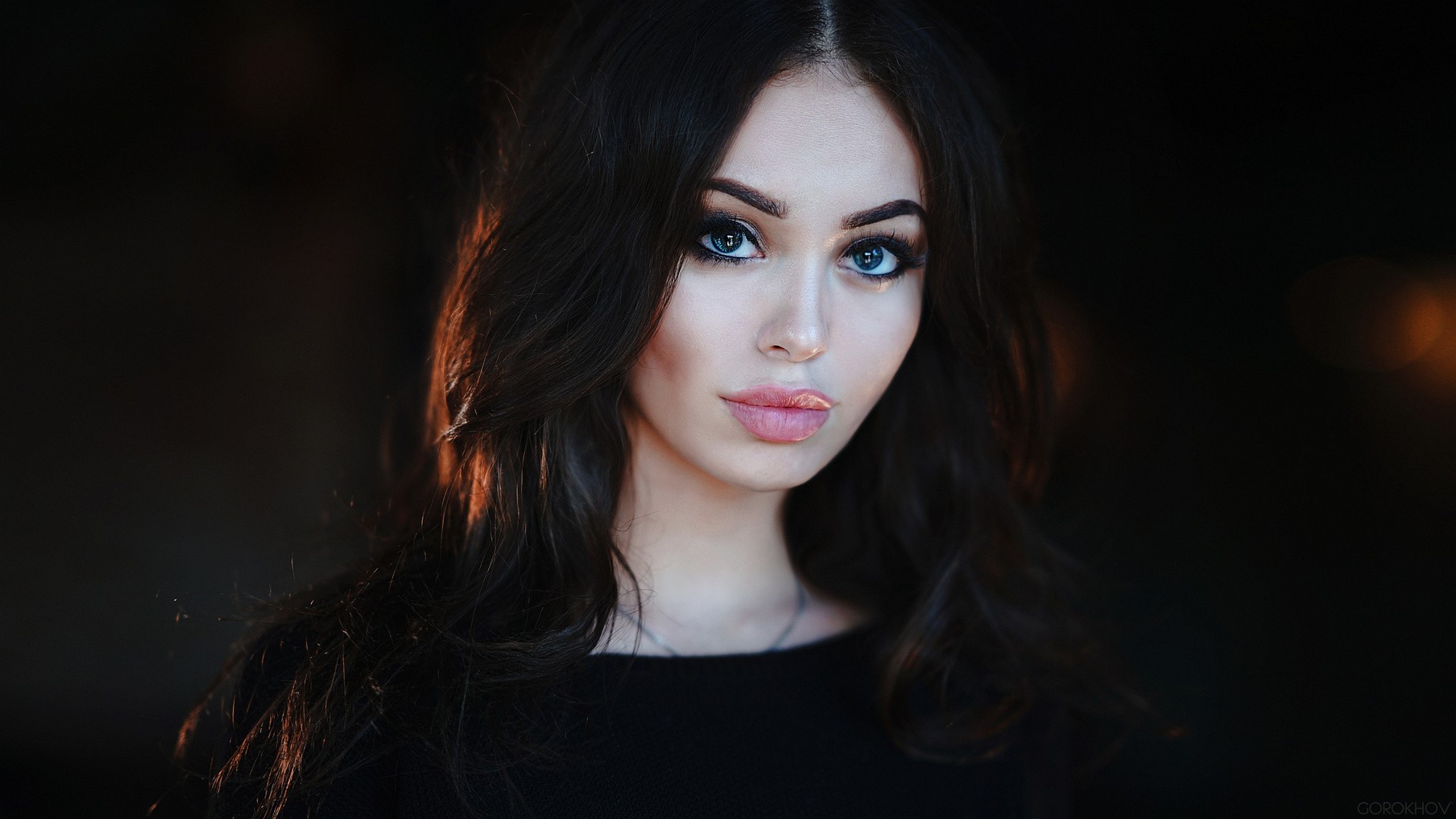 Девушка с голубыми глазами и черными волосами. Taya Koshkina. Taya Koshkina модель. Taya Ivan Gorokhov. Девушка с черными волосами.