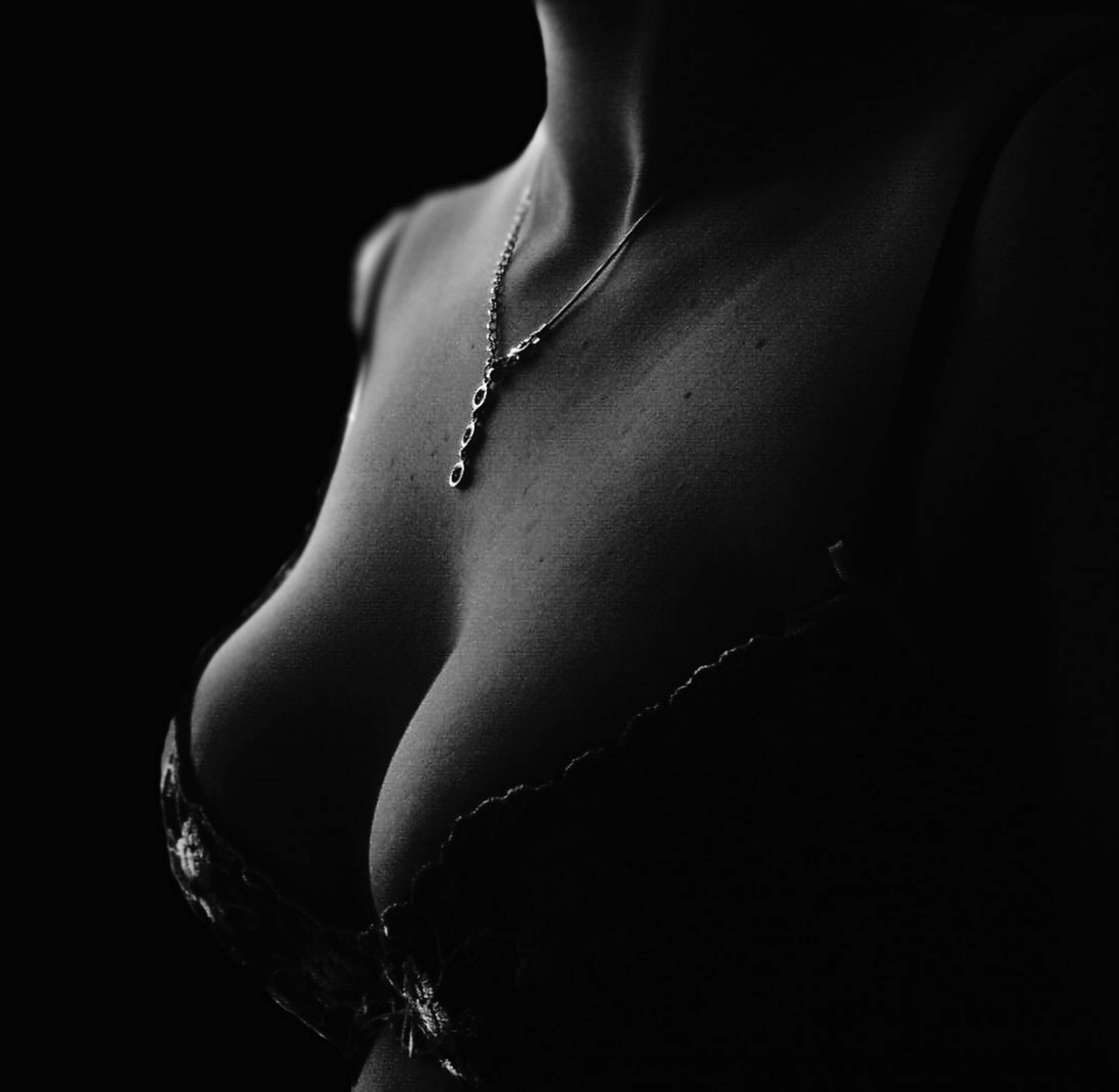 черная женская грудь фото (120) фото