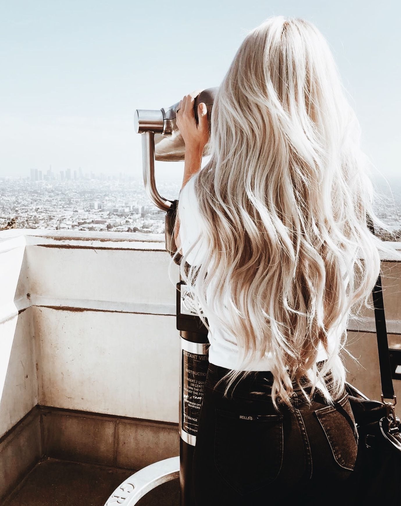 Блондинка с длинными волосами