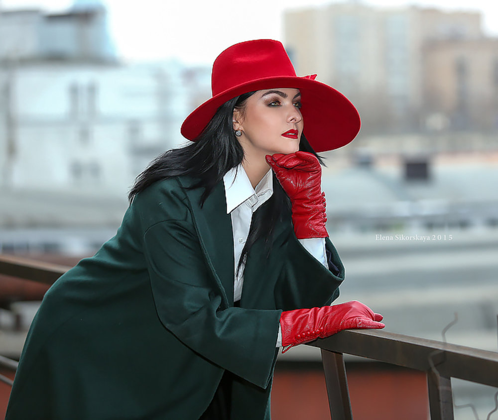 Слушать леди в красном. Элегантная женщина. Девушка в шляпе. Красивая женщина в шляпе. Девушка в пальто и шляпе.