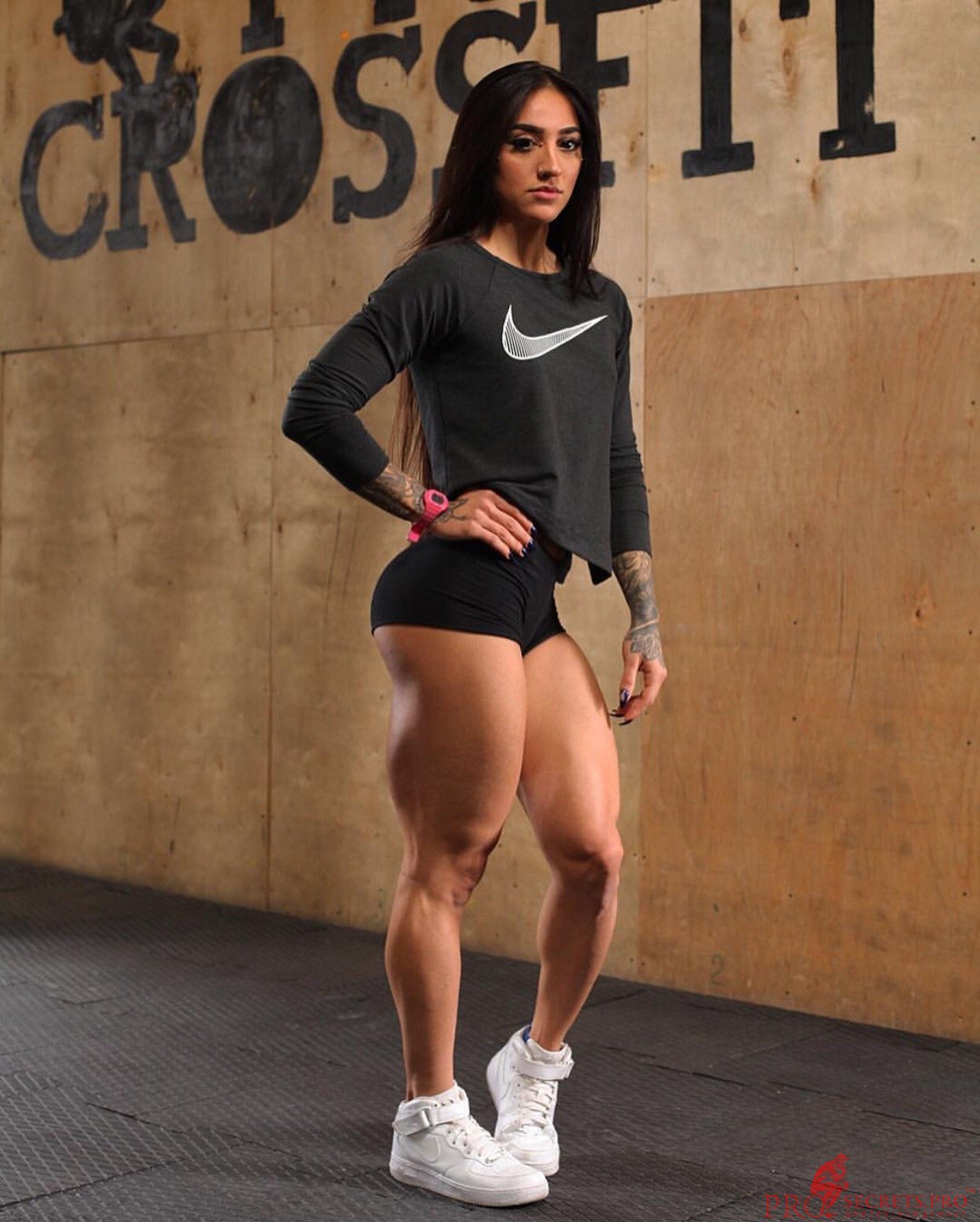 Сильные ноги у женщин. Nabieva Бахар Набиева. Фитнес-модель Бахар Набиева. Бахар Набиева фото. Бахар Набиева ноги.