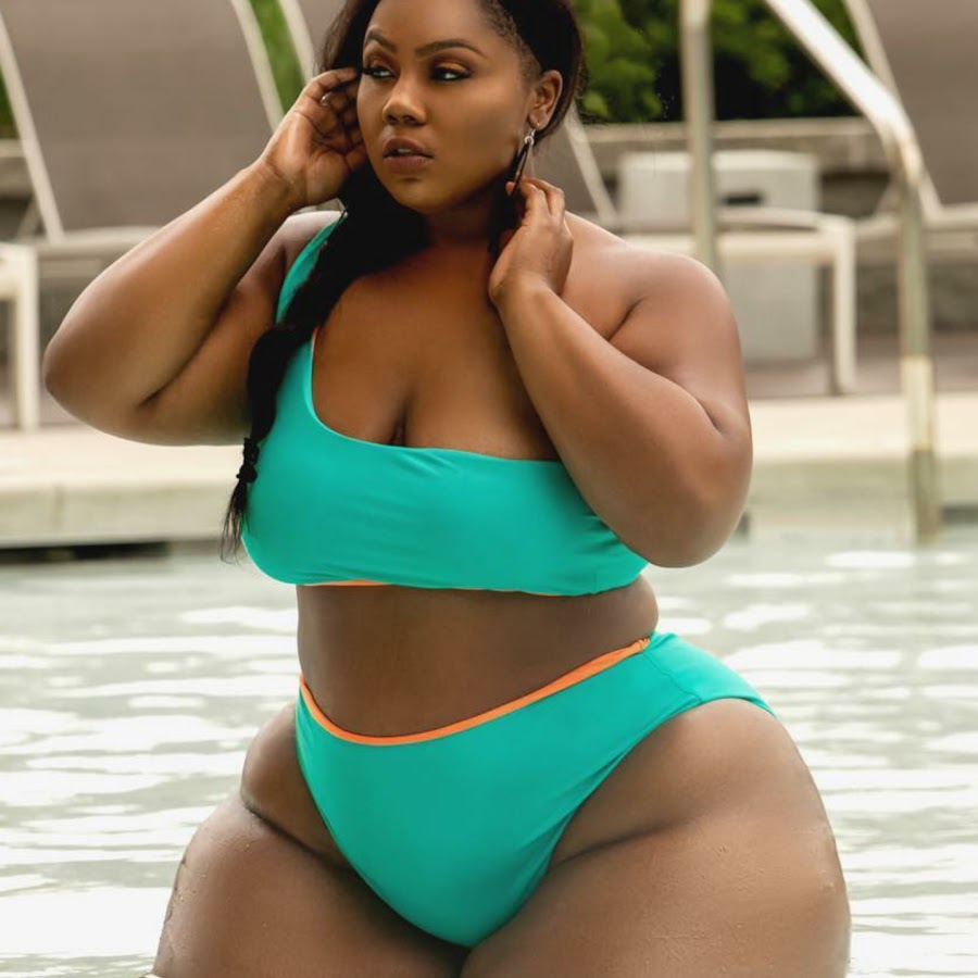 Огромная толстая негритянка. Чернокожие толстушки фото. Негритянки с широкими ляжками. Толстушки и полненькие негритянки. Жирные афроамериканки фот.