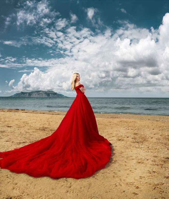 Красивые девушки в красных платьях (78 фото)