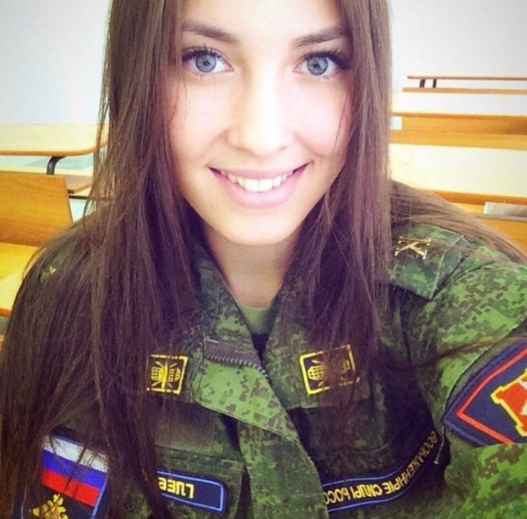 фото красивых милых девушек военных
