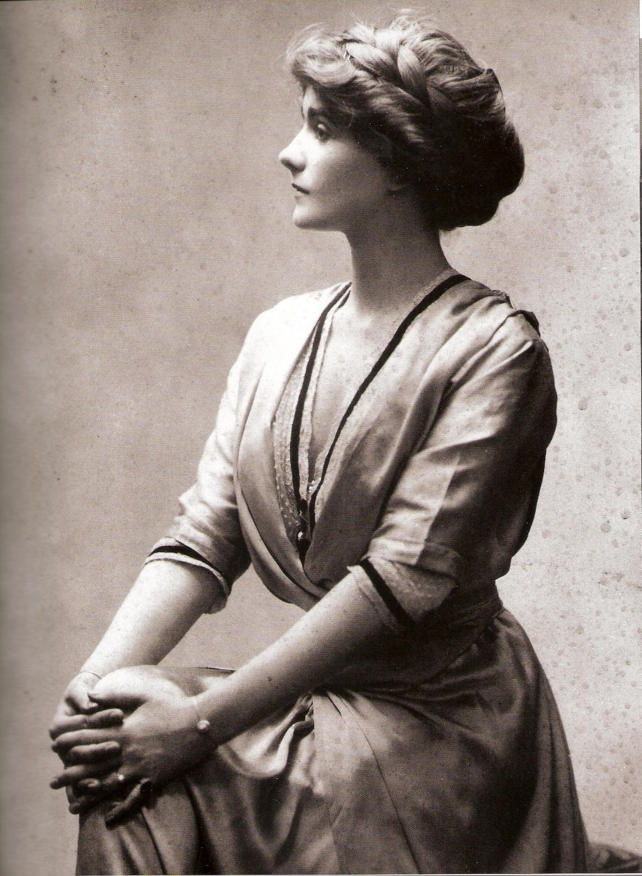 20 июня женщина. Коко Шанель. Габриэль Бонер Шанель (Коко Шанель). Коко Шанель 1910. Коко Шанель фото.