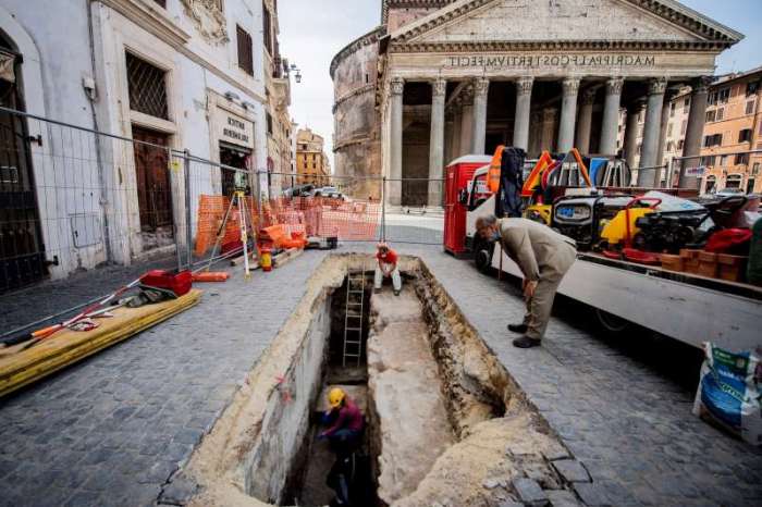 В Риме открылся тротуар тысячелетней давности