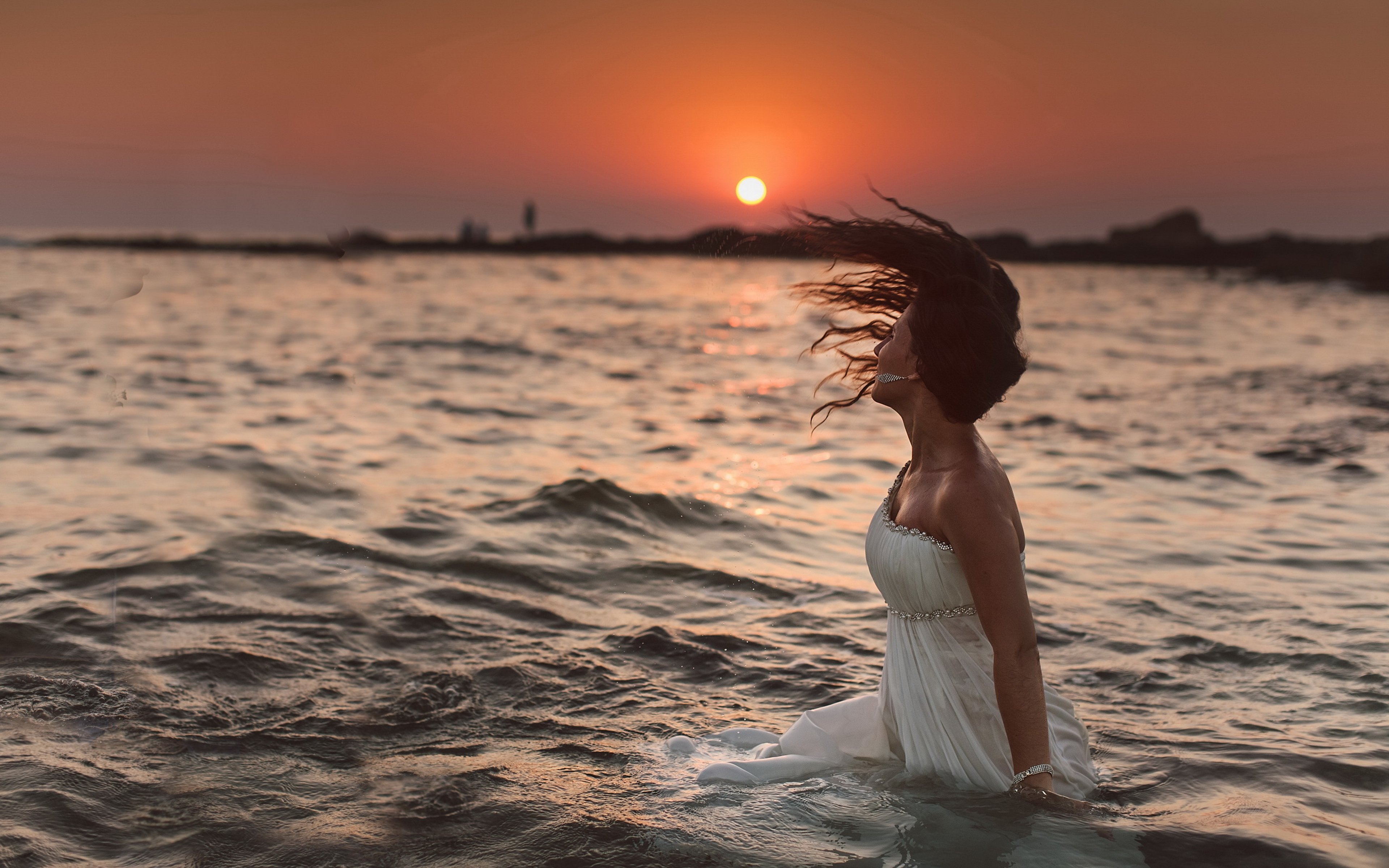 Фото закат и море и девушка