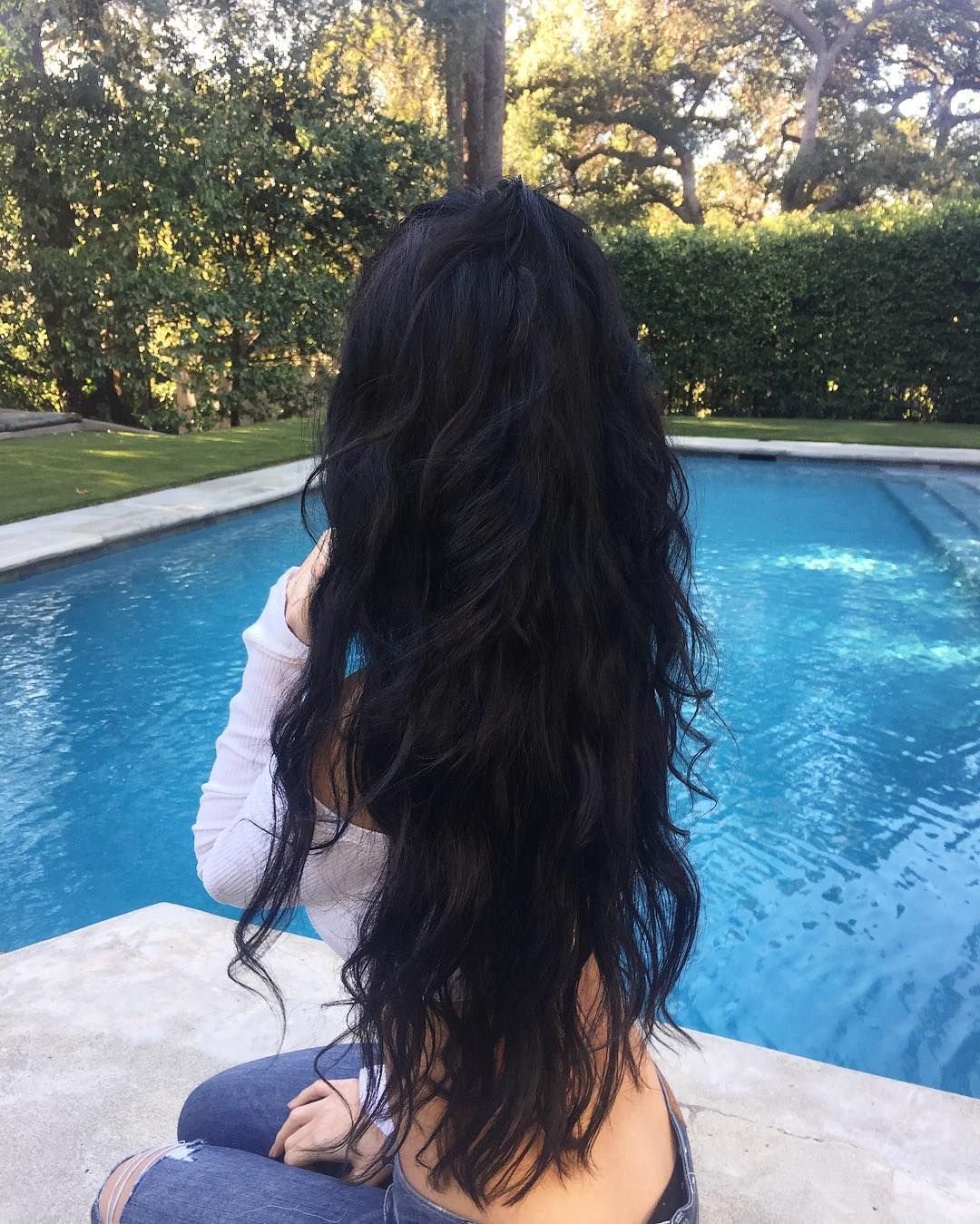 Фото девушек с черными волосами спиной