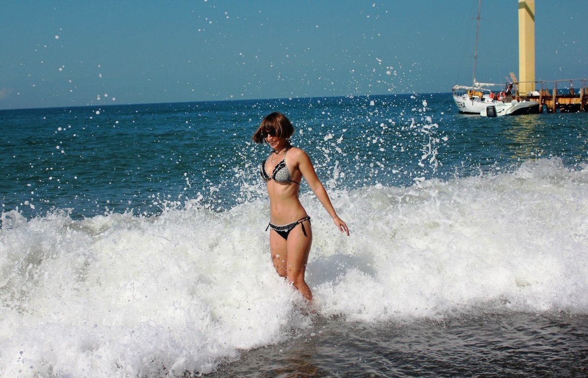 Фото девушек с пляжей черного моря