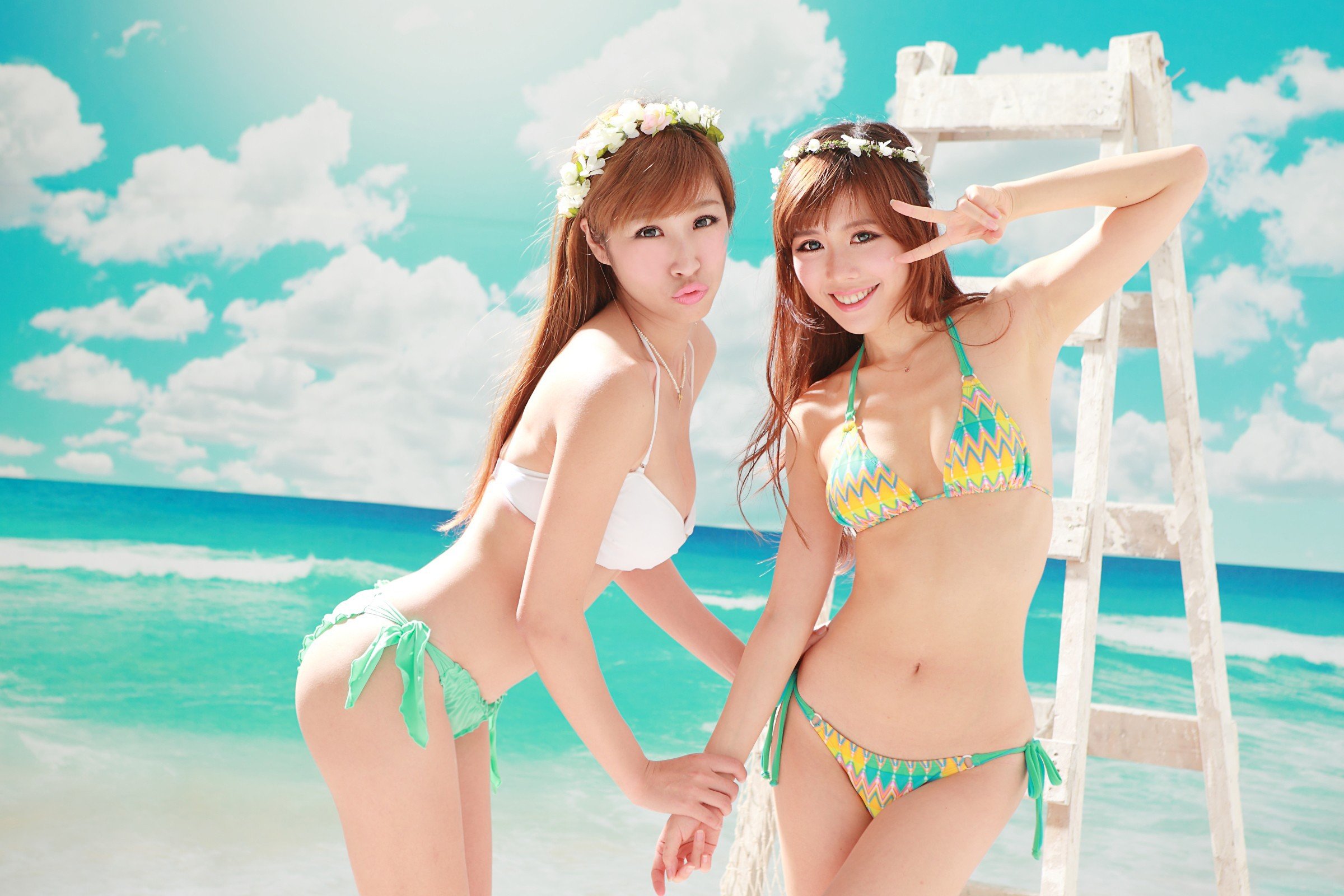 Девушки в купальниках из японии