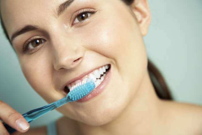 Чистить зубы полезно не только для зубов