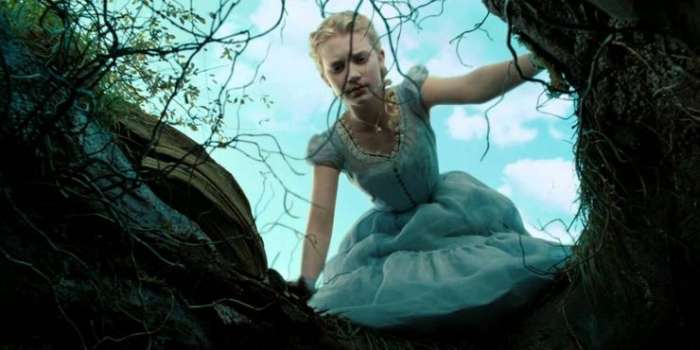Поклонники "Алисы в Стране чудес" обсудили лучшие и худшие качества героини