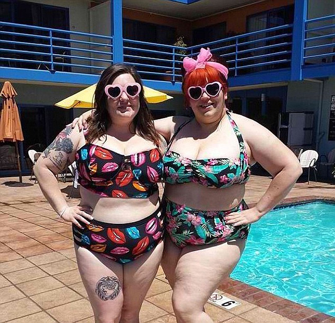Девушки толстушки в купальниках