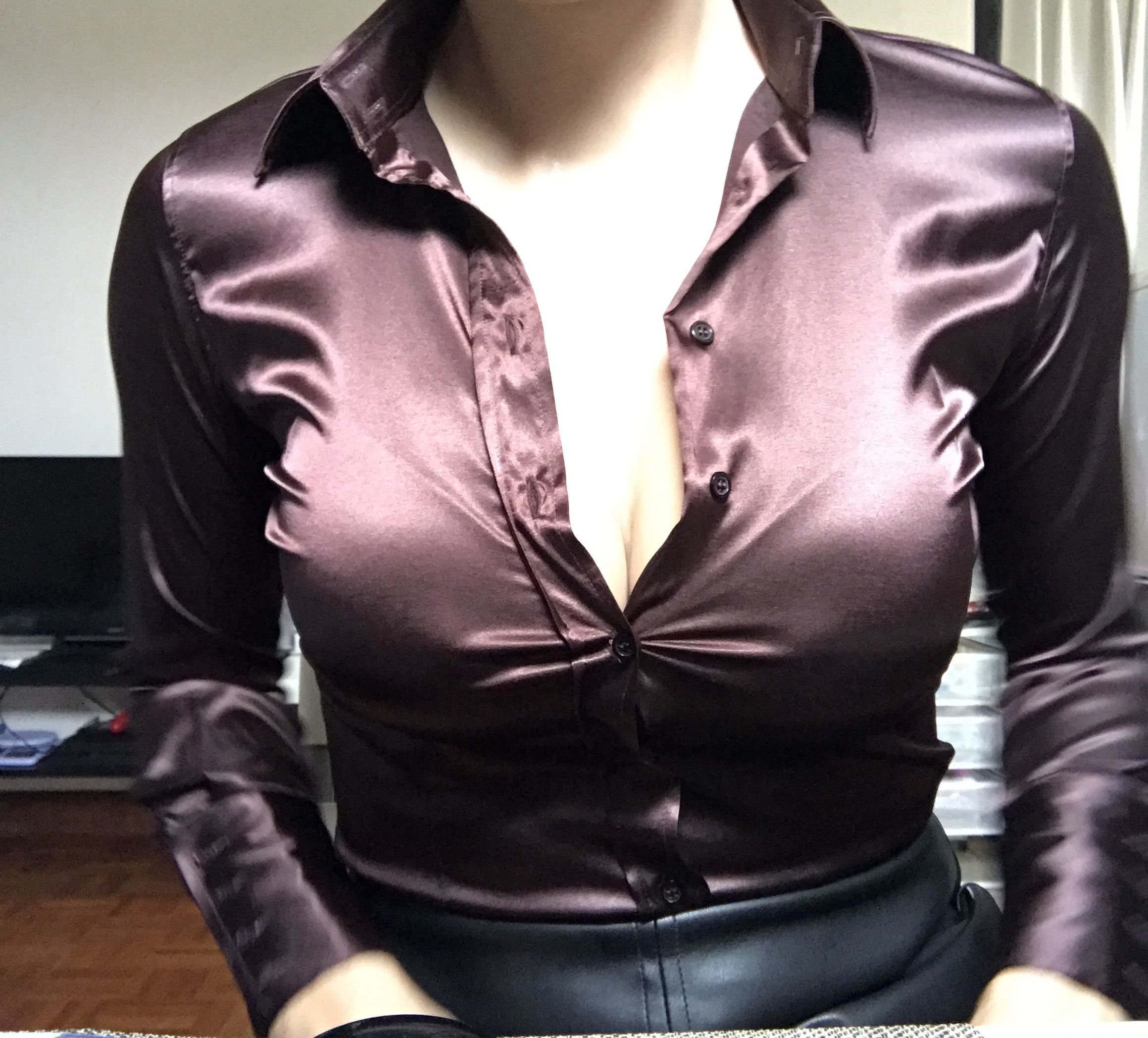 Большая грудь в блузке