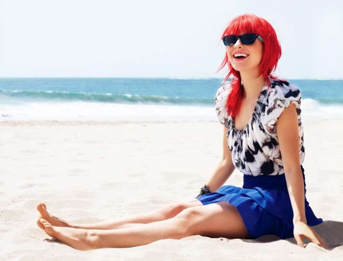 Рыжие девушки на пляже (53 фото)