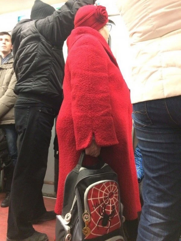 Стиляги в метро (13 фото)