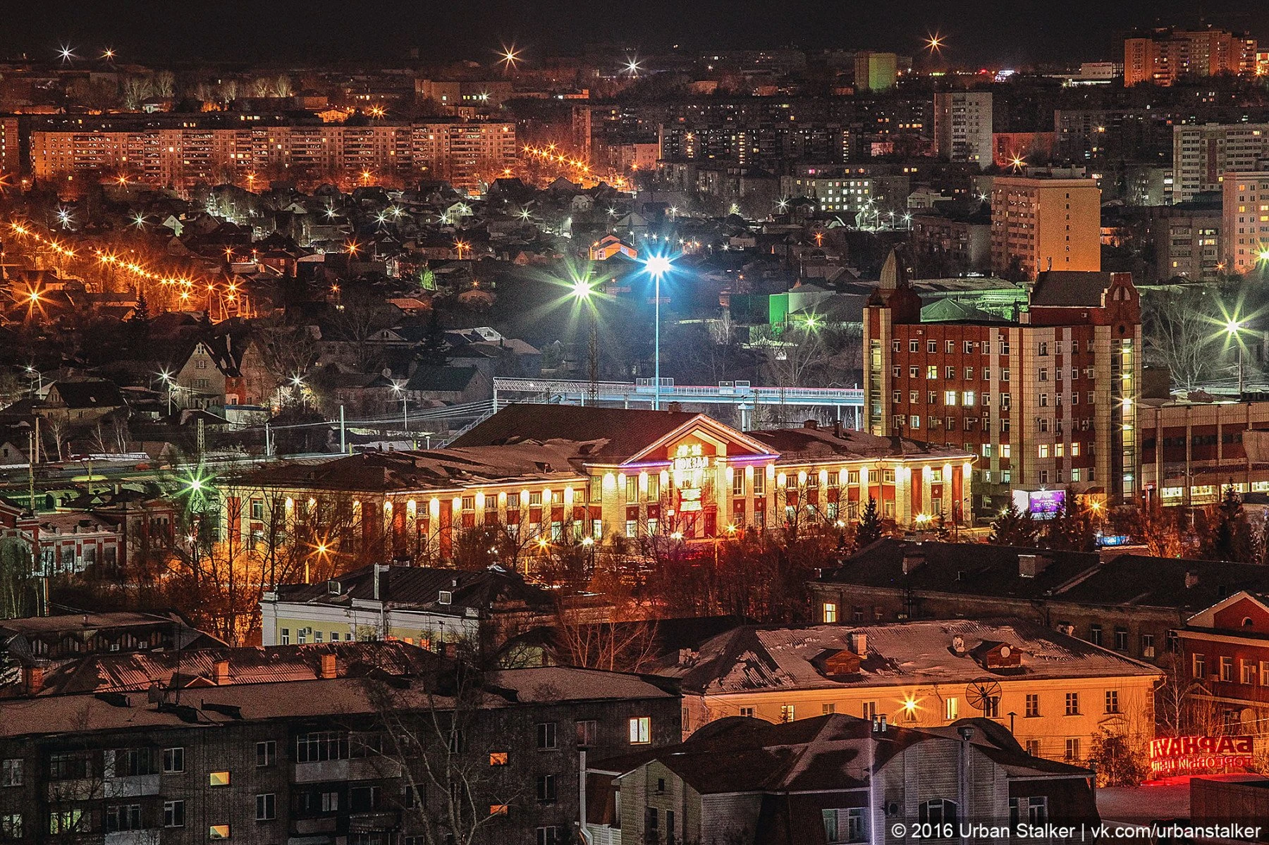Время ба. Центр Барнаула ночью. Барнаул столица Алтайского края. Барнаул ночной горный. Барнаул центр города.