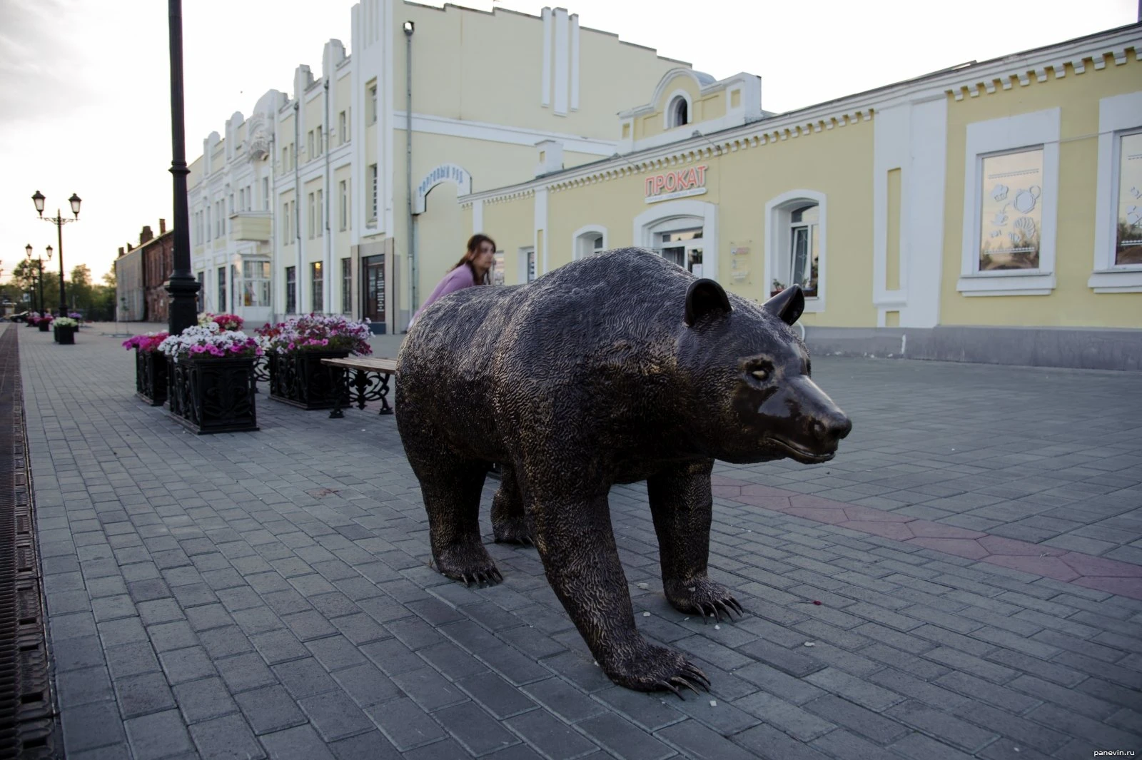 Барнаул погулять. Медведь Арбат Барнаул. Мало-Тобольская Барнаул скульптура медведя. Барнаул памятник медведя. Барнаул достопримечат.