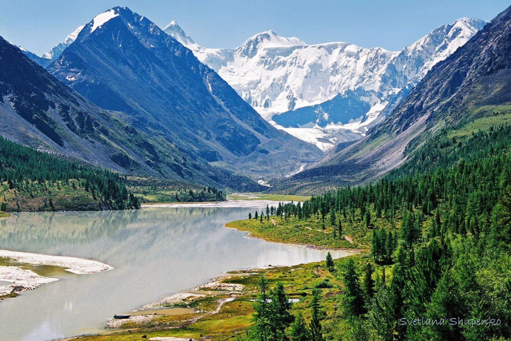 Озера гор южной сибири. Озеро Аккем горный Алтай. Гора Белуха, горный Алтай. Катон-Карагайский национальный парк. Гора Белуха Сибирь.
