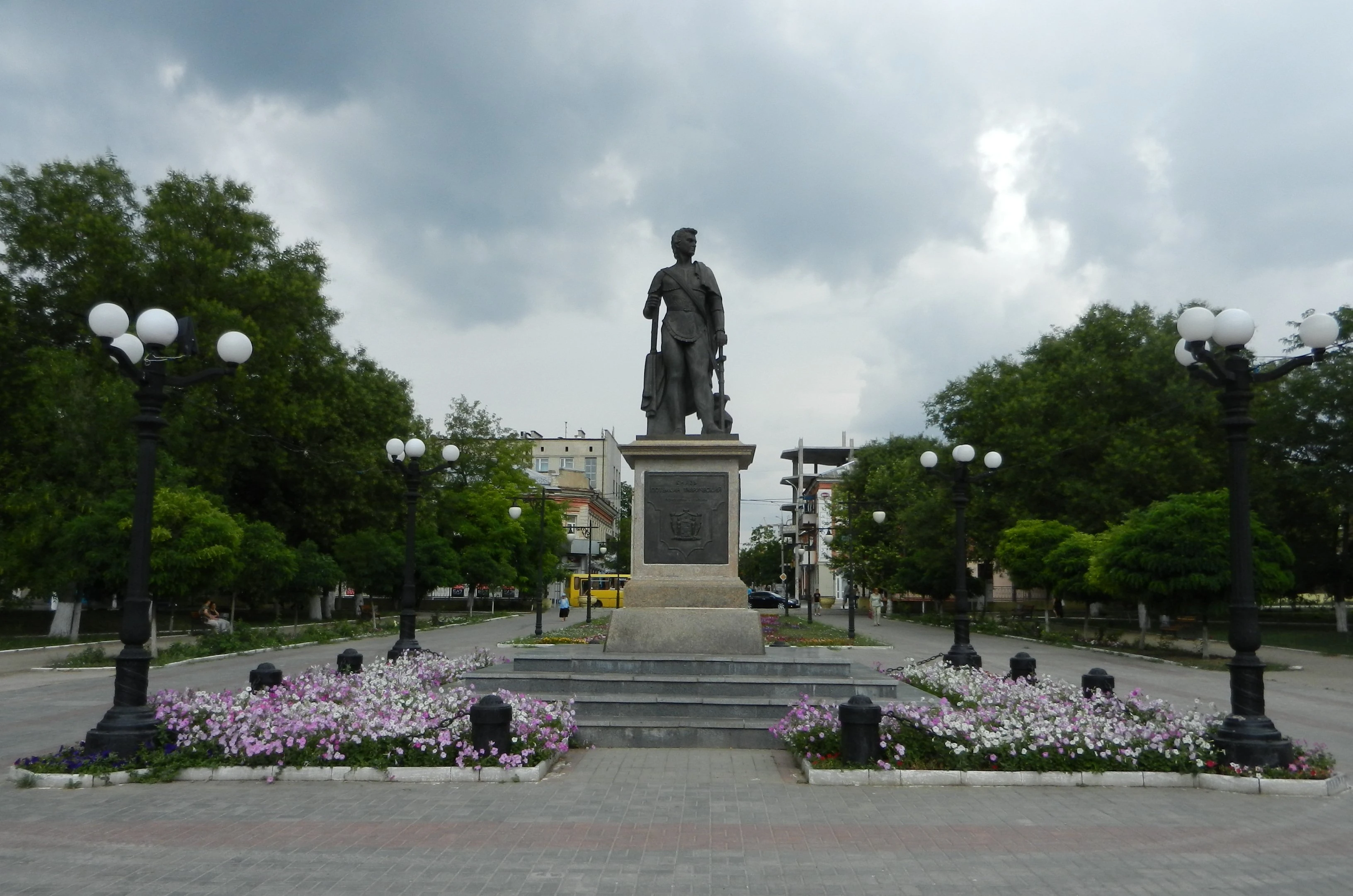 Площадь херсона. Херсон центр города. Город Херсон памятники. Херсон Украина достопримечательности. Херсон исторический центр.