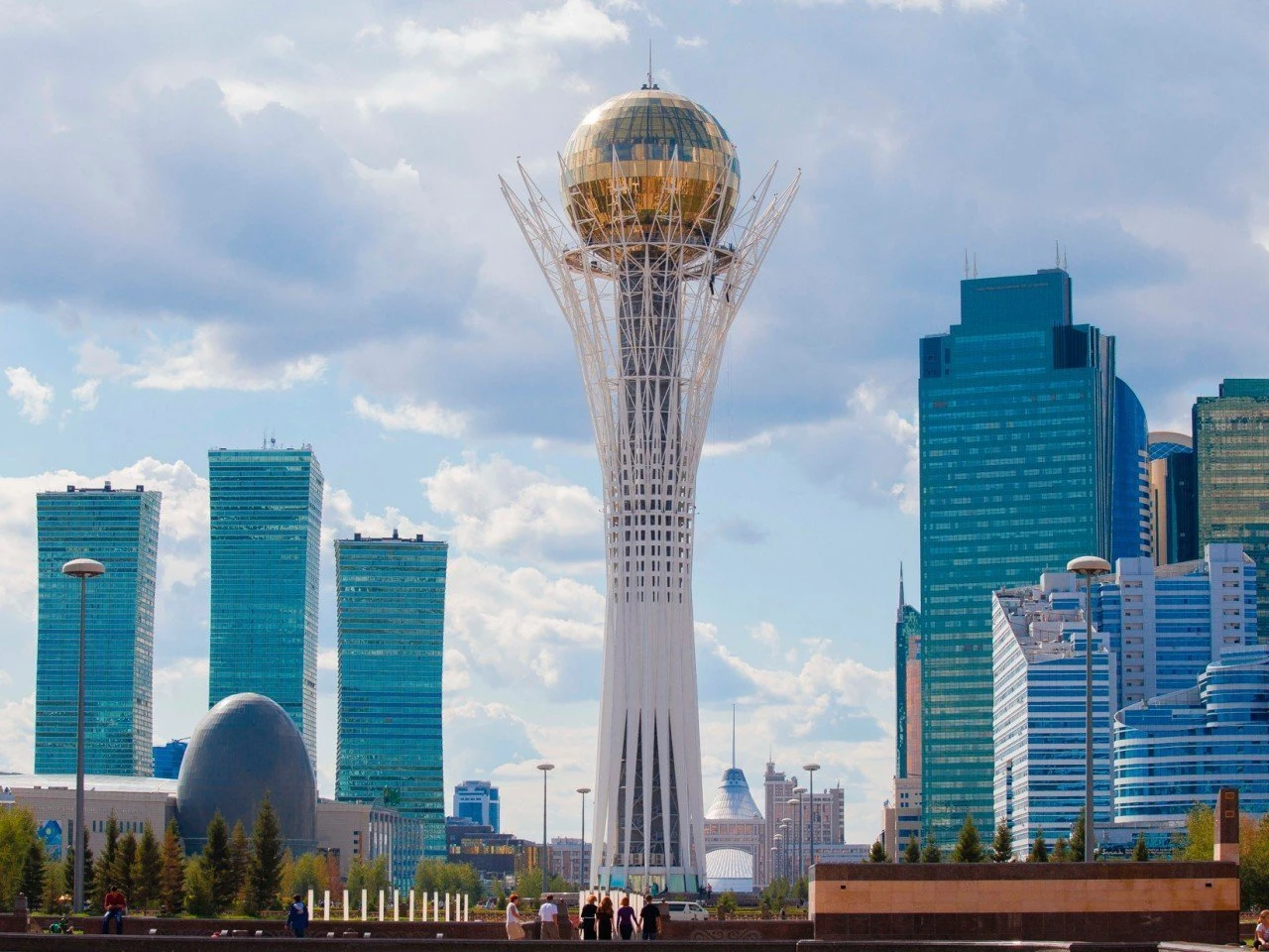 Приезжайте в астану. Монумент Астана-Байтерек. Казахстан башня Байтерек. Байтерек Астана. Нурсултан башня Байтерек.