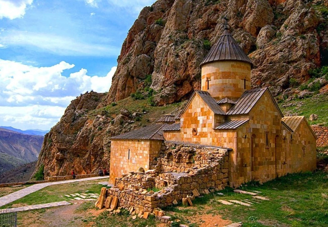 Место монастырь святой