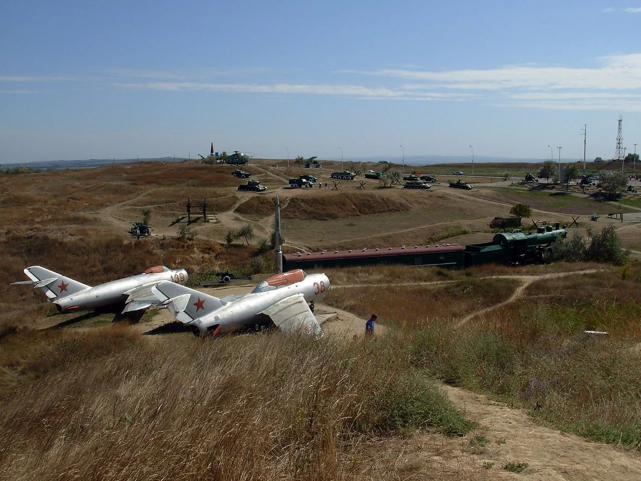 Погода в темрюке краснодарский. Музей Военная горка в Темрюке. Темрюк музей военной техники под открытым небом. Военная горка Темрюк. Темрюкский музей боевой техники под открытым небом Военная горка.